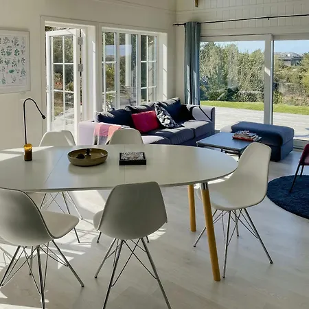 Cozy Family Surrounded By Idyllic Islands Feriehus